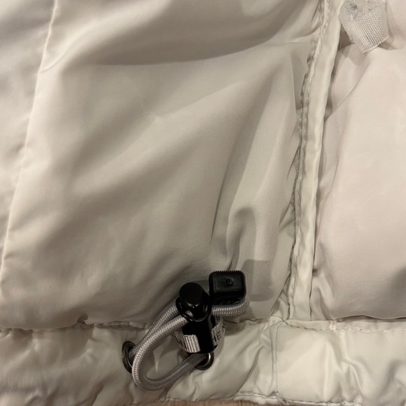 The North Face Women's White Quilted Puffer Vest - Picture 11 of 13